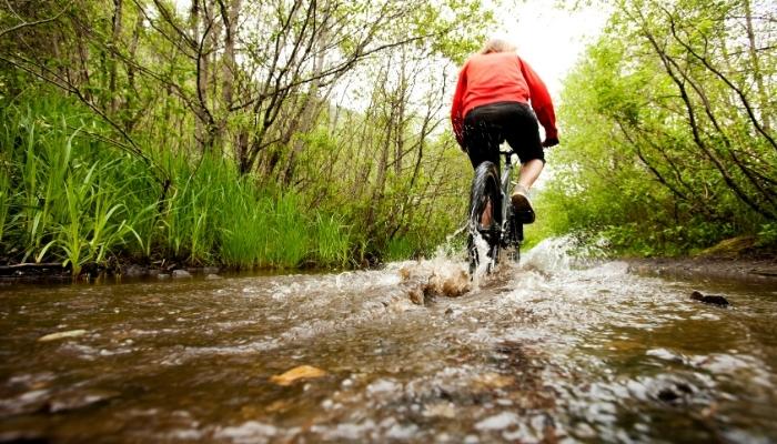 Đi xe đạp điện hãy tránh vùng ngập sâu