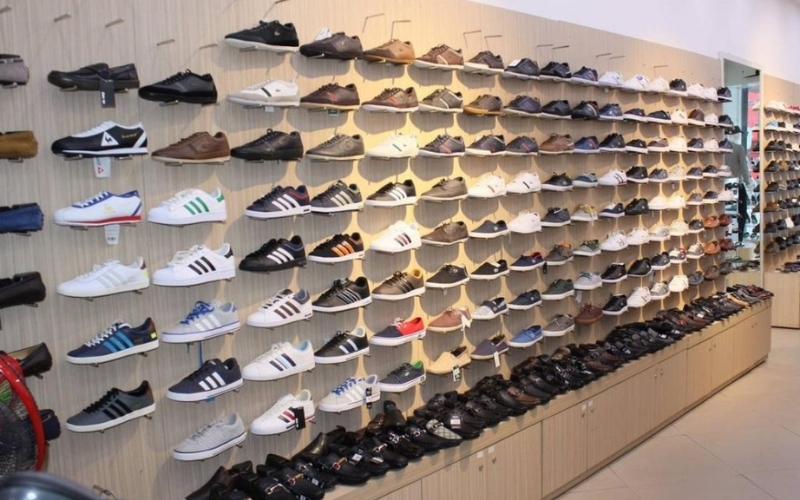 Cửa hàng giày sneakers tại 2TStore
